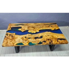 Журнальный столик из капового карагача с заливкой из эпоксидной смолы