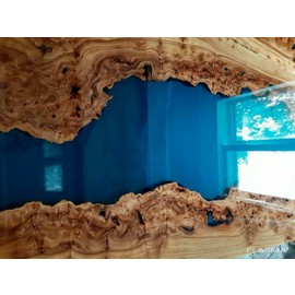 Обеденный стол из массива с рисунком река из эпоксидной смолы